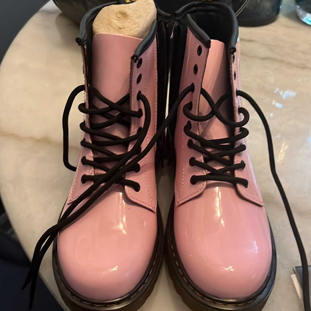 Brand Air Wair Original Cost $55 Sale for $25 Girls Pink Boots size 5 US